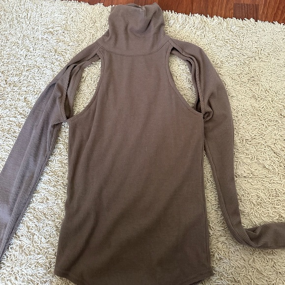 NWT Free People Cutout Turtleneck - Picture 4 of 4